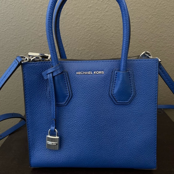 Michael Kors Handbags - Brand new never used Michael Kors Mercer Medium Pebbled Leather Crossbody Bag